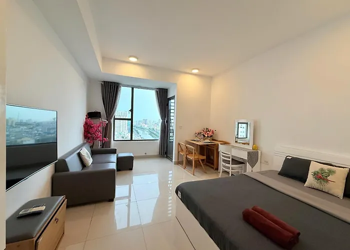 Double E Saigon Apartment In Rivergate Building